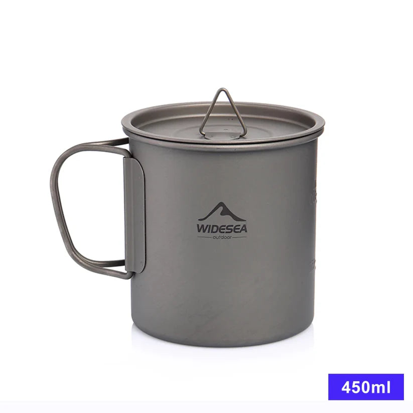 Campingbecher aus Titan mit Deckel