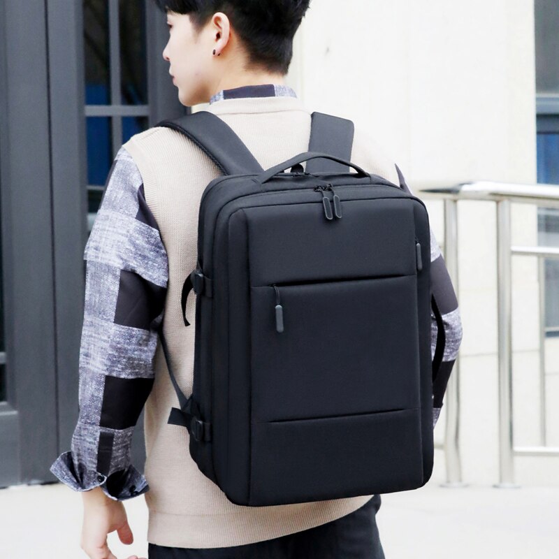 Klassischer erweiterbarer Reiserucksack mit USB-Ladeanschluss