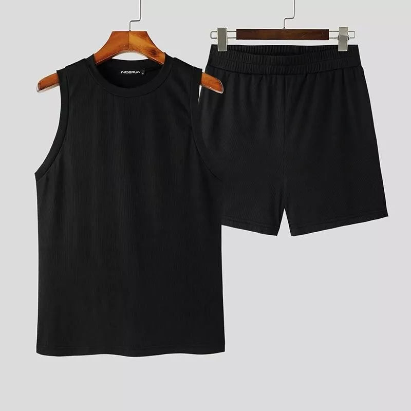 Sommerliches Streetwear-Set aus ärmellosem Tanktop und Shorts für Herren