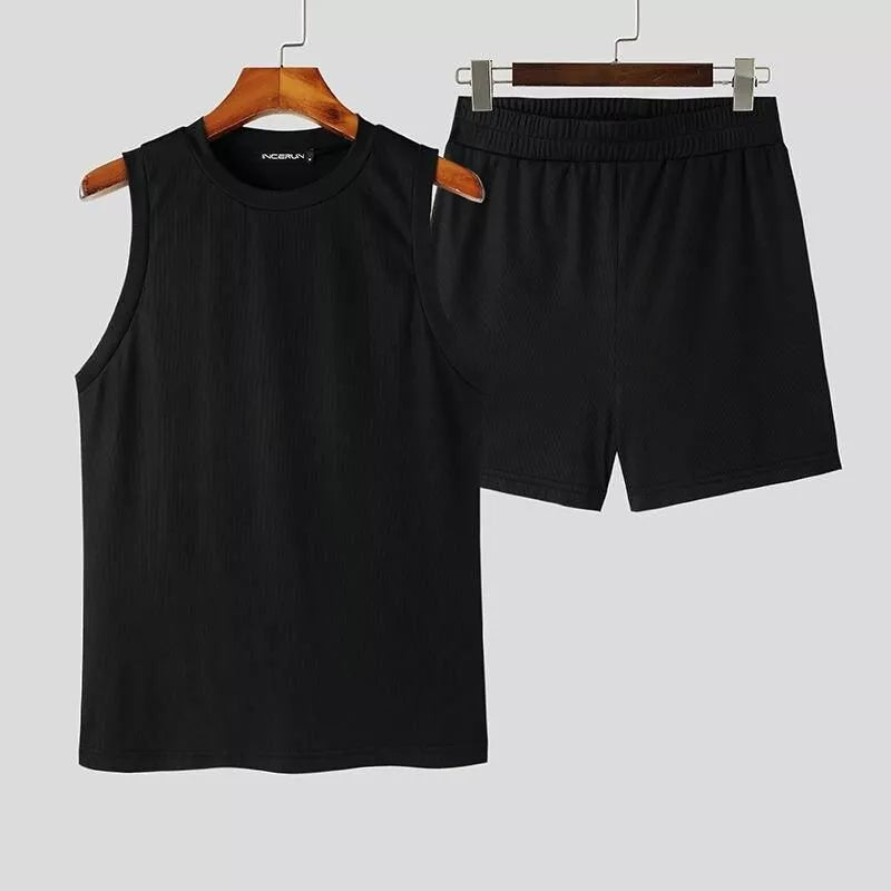 Sommerliches Streetwear-Set aus ärmellosem Tanktop und Shorts für Herren