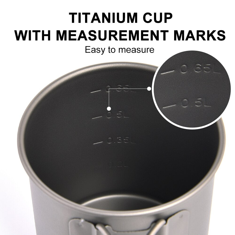 Campingbecher aus Titan mit Deckel