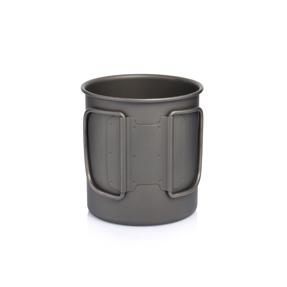 Campingbecher aus Titan mit Deckel