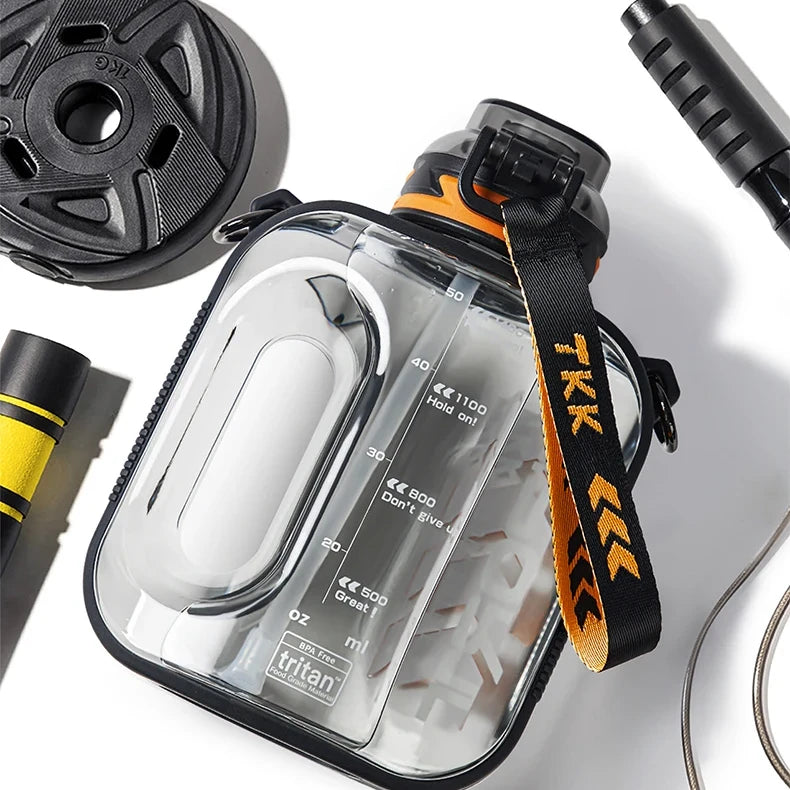 Botella de agua deportiva Tritan de gran capacidad