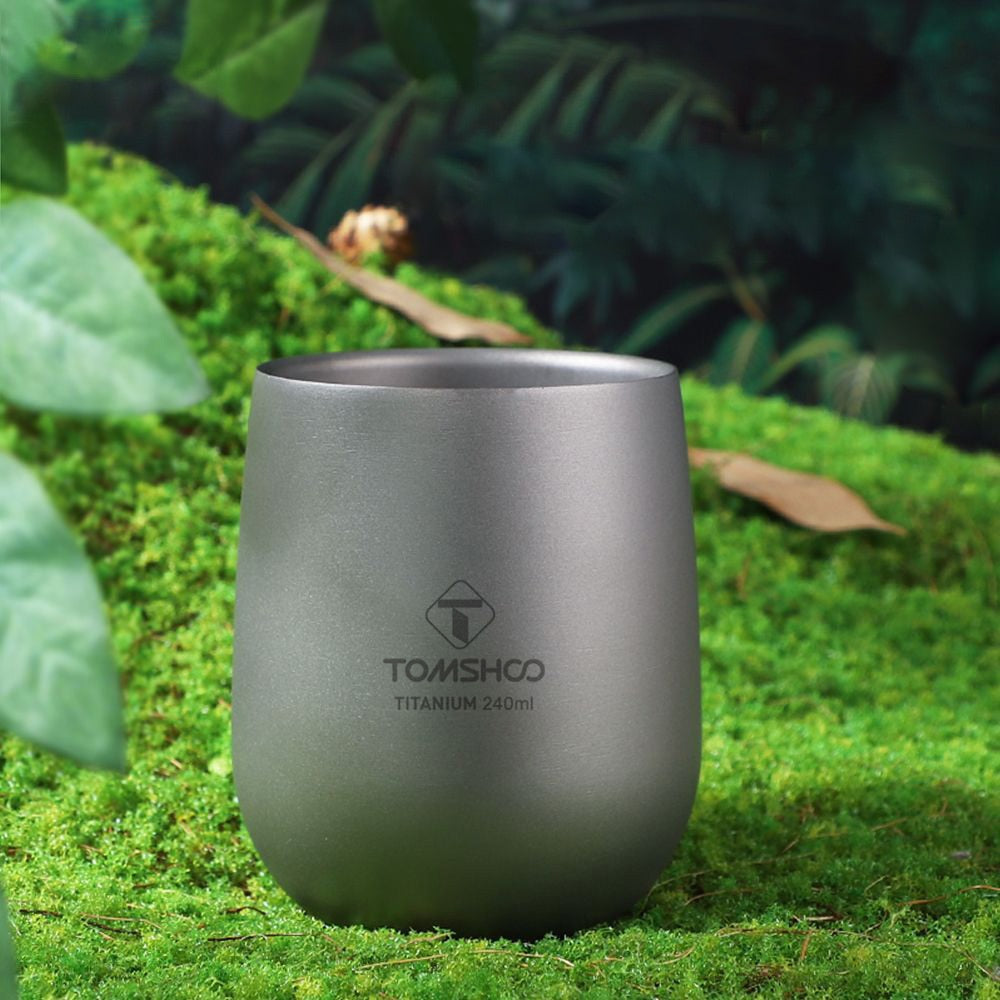 Taza de camping de titanio con aislamiento de doble pared