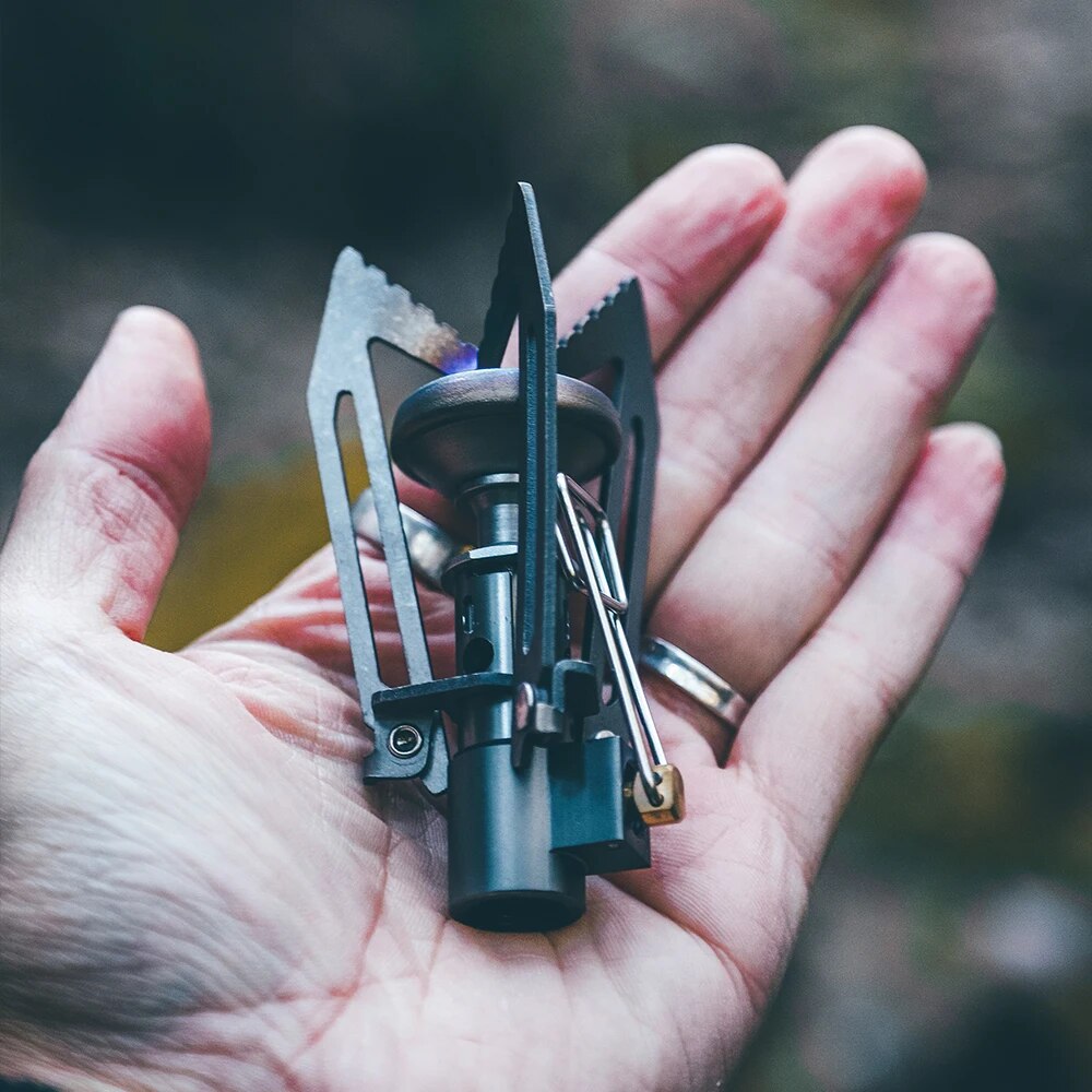 Ultraleichter Mini-Gaskocher aus Titan für Camping und Outdoor-Aktivitäten