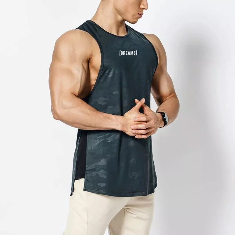 Camiseta sin mangas de verano con músculos