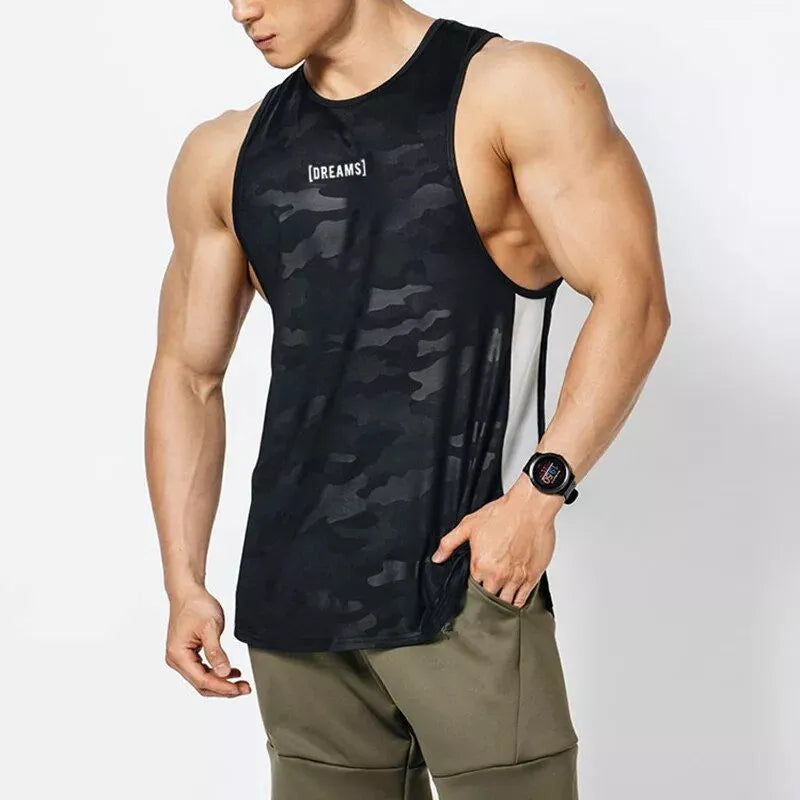 Camiseta sin mangas de verano con músculos