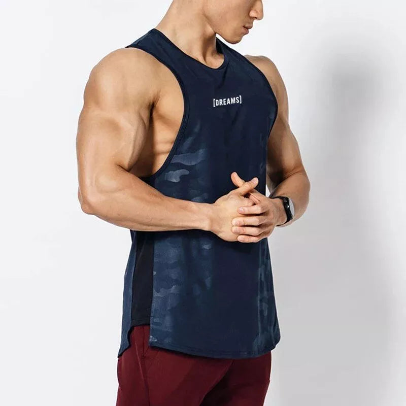 Camiseta sin mangas de verano con músculos